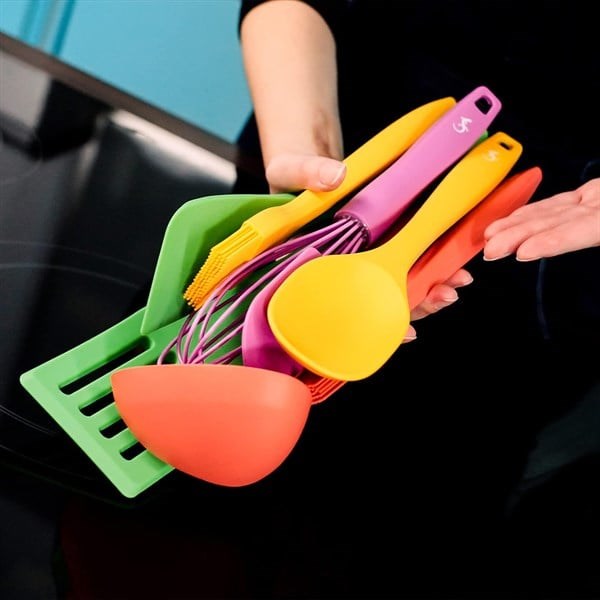 Lurch - Platin Silikon Delikli Spatula 32,5 cm Sarı - Yanmaz, Yapışmaz, Bükülmez, Çizmez, Tat ve Koku Bırakmaz - 240043